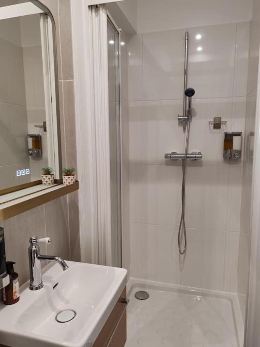 Appartement Champs Elysees Paříž Exteriér fotografie
